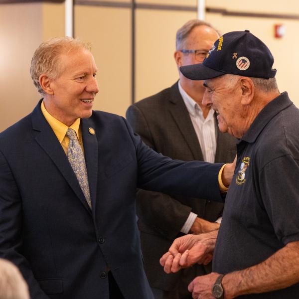 Mayor Don Walters honors veteran